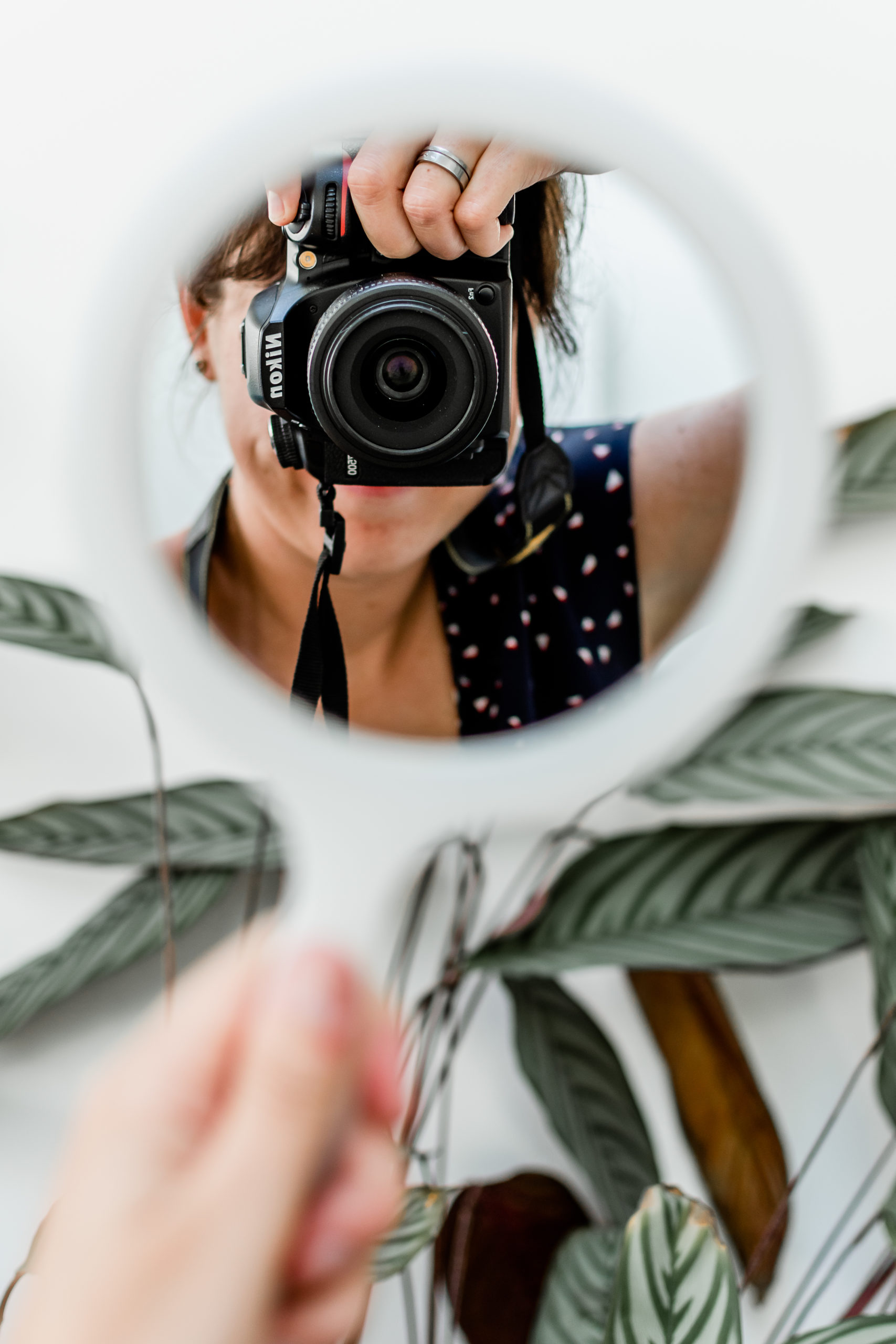 zelfportret van fotograaf Griet uit Zwevegem achter de camera