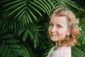 Lentefeestfoto meisje genomen in de plantentuin Meise